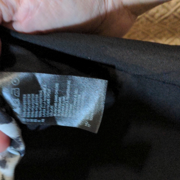 H&M Woman' Size 4 Sleeveless Black & White Animal Print Scoop Neck High-… - Picture 3 of 9